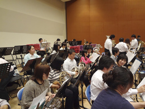 板橋区吹奏楽団 復興支援 物語 岩手県社会人吹奏楽協議会 ジョイントコンサート 本番前のリハーサルの様子